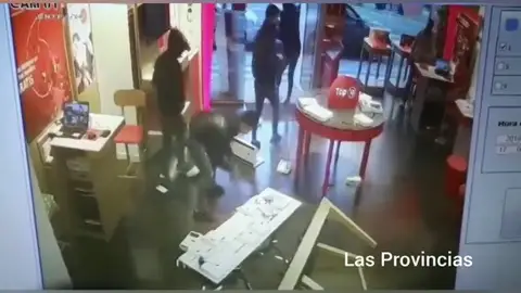 Roban una tienda de telefonía en apenas 35 segundos en Valencia Roban una tienda de telefonía en apenas 35 segundos en Valencia