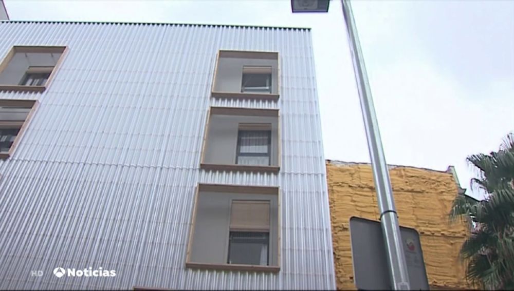 Barcelona a punto de entregar los primeros pisos-contenedor que Ada Colau dará a familias vulnerables
