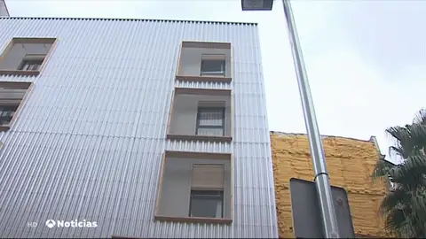 Barcelona a punto de entregar los primeros pisos-contenedor que Ada Colau dará a familias vulnerables Barcelona a punto de entregar los primeros pisos-contenedor que Ada Colau dará a familias vulnerables
