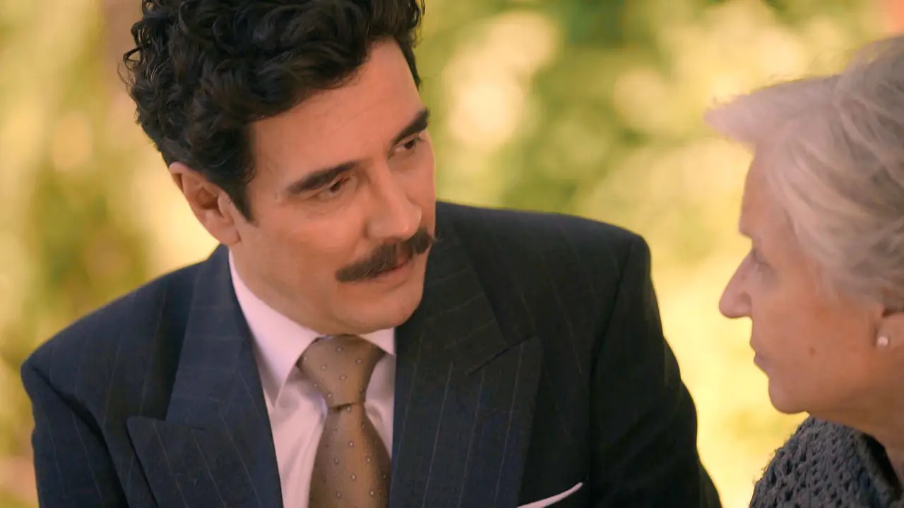Armando manipula a Clotilde