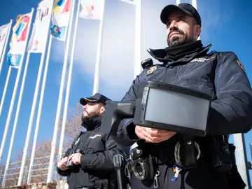 Policía Nacional con el sistema antidrones durante la Cumbre del Clima Policía Nacional con el sistema antidrones durante la Cumbre del Clima