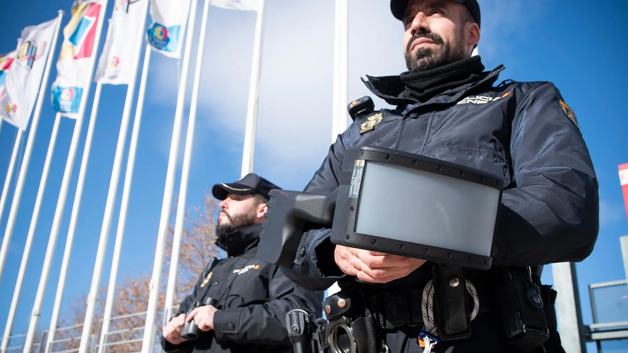 Policía Nacional con el sistema antidrones durante la Cumbre del Clima Seguridad
