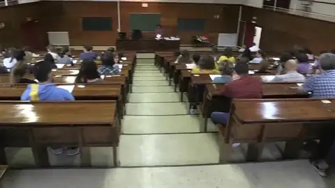 Opositores de la Policía Nacional en pie de guerra por el cambio de baremo en la prueba de ortografía Opositores de la Policía Nacional en pie de guerra por el cambio de baremo en la prueba de ortografía