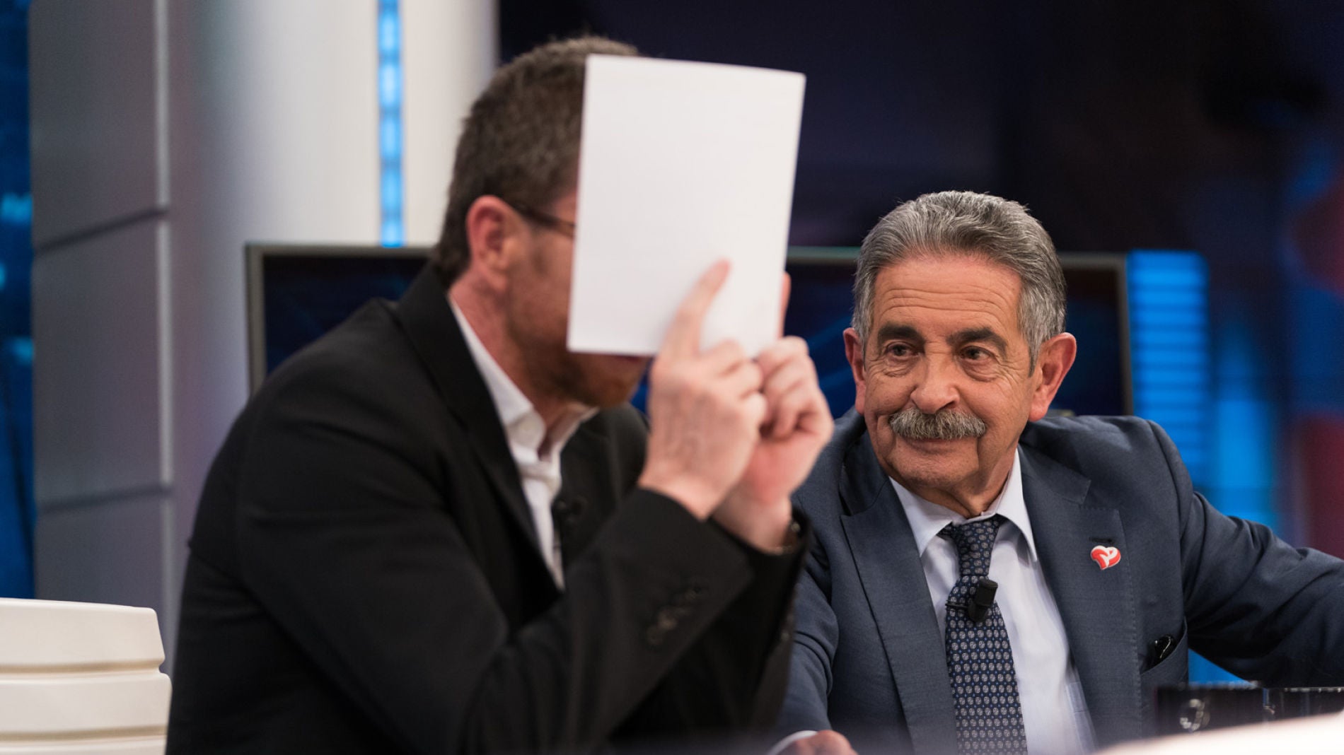 La gran indignación de Miguel Ángel Revilla con la 'obra de arte' del plátano: "Si me lo encuentro, le inflo a hostias verbales" 