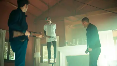 Un despiadado Mateo, a punto de matar a Hugo y a Andrea Un despiadado Mateo, a punto de matar a Hugo y a Andrea