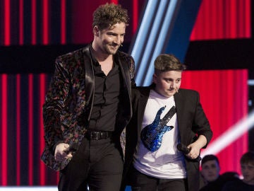 Conmoción y un mar de lágrimas al presenciar un momento único con Chavito y David Bisbal en el escenario de 'La Voz Kids'