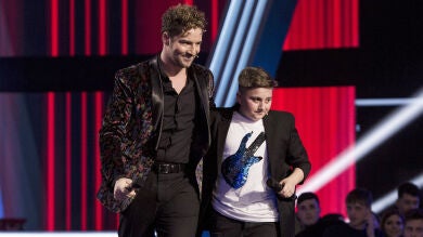 Conmoción y un mar de lágrimas al presenciar un momento único con Chavito y David Bisbal en el escenario de 'La Voz Kids'