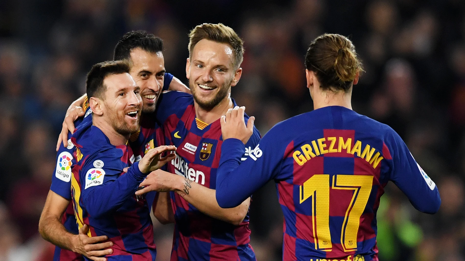 Messi celebra un gol con Griezmann, Busquets y Rakitic Messi celebra un gol con Griezmann, Busquets y Rakitic