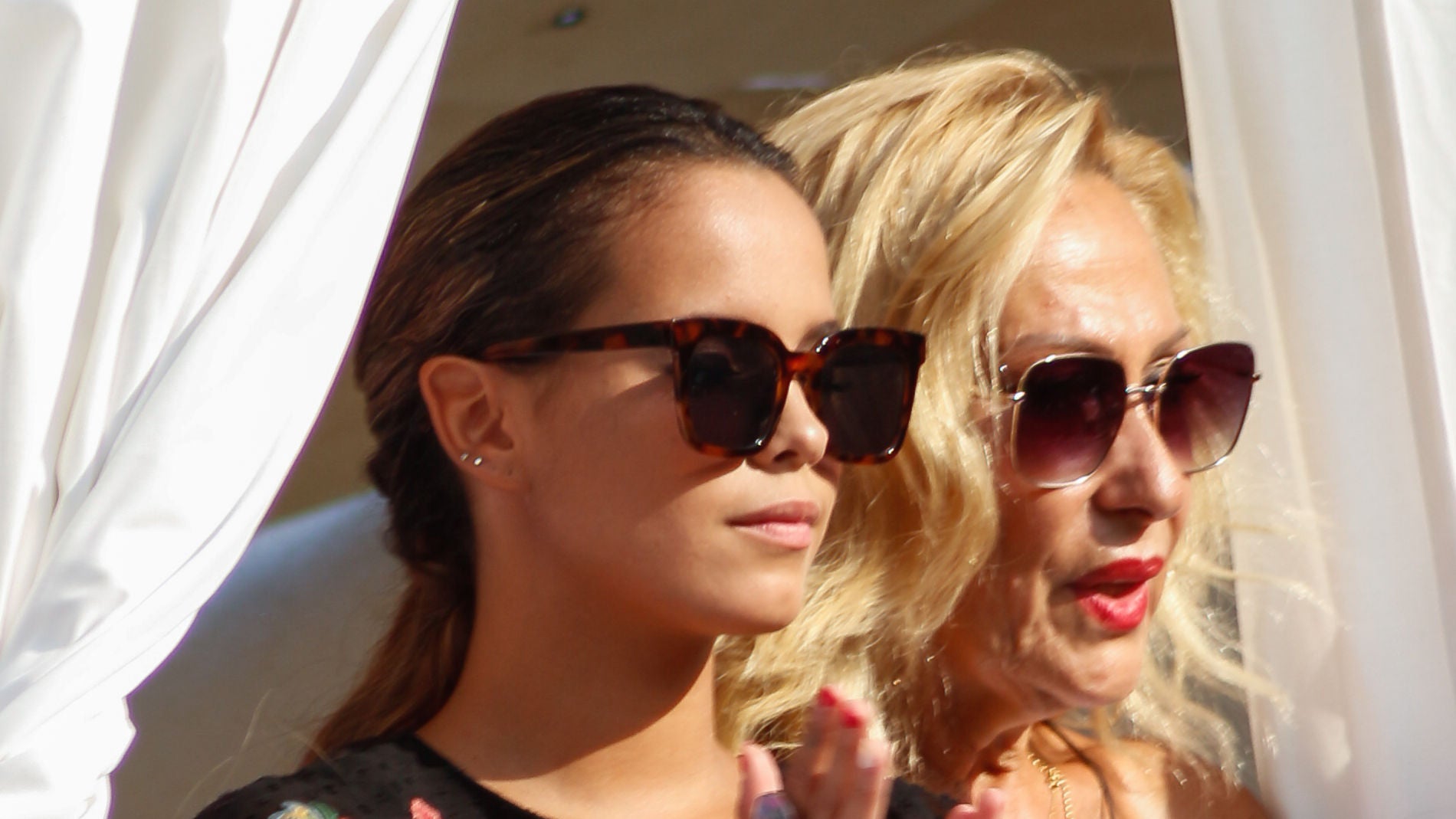 Gloria Camila con su tía Rosa Benito