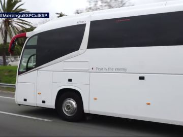 Así ha sido la llegada del FC Barcelona y el Real Madrid al hotel Sofía