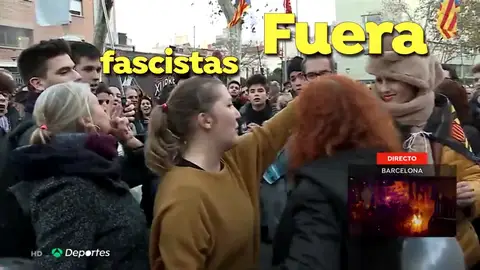 Un grupo de independentista increpó a una mujer en plena calle antes del Clásico Un grupo de independentista increpó a una mujer en plena calle antes del Clásico