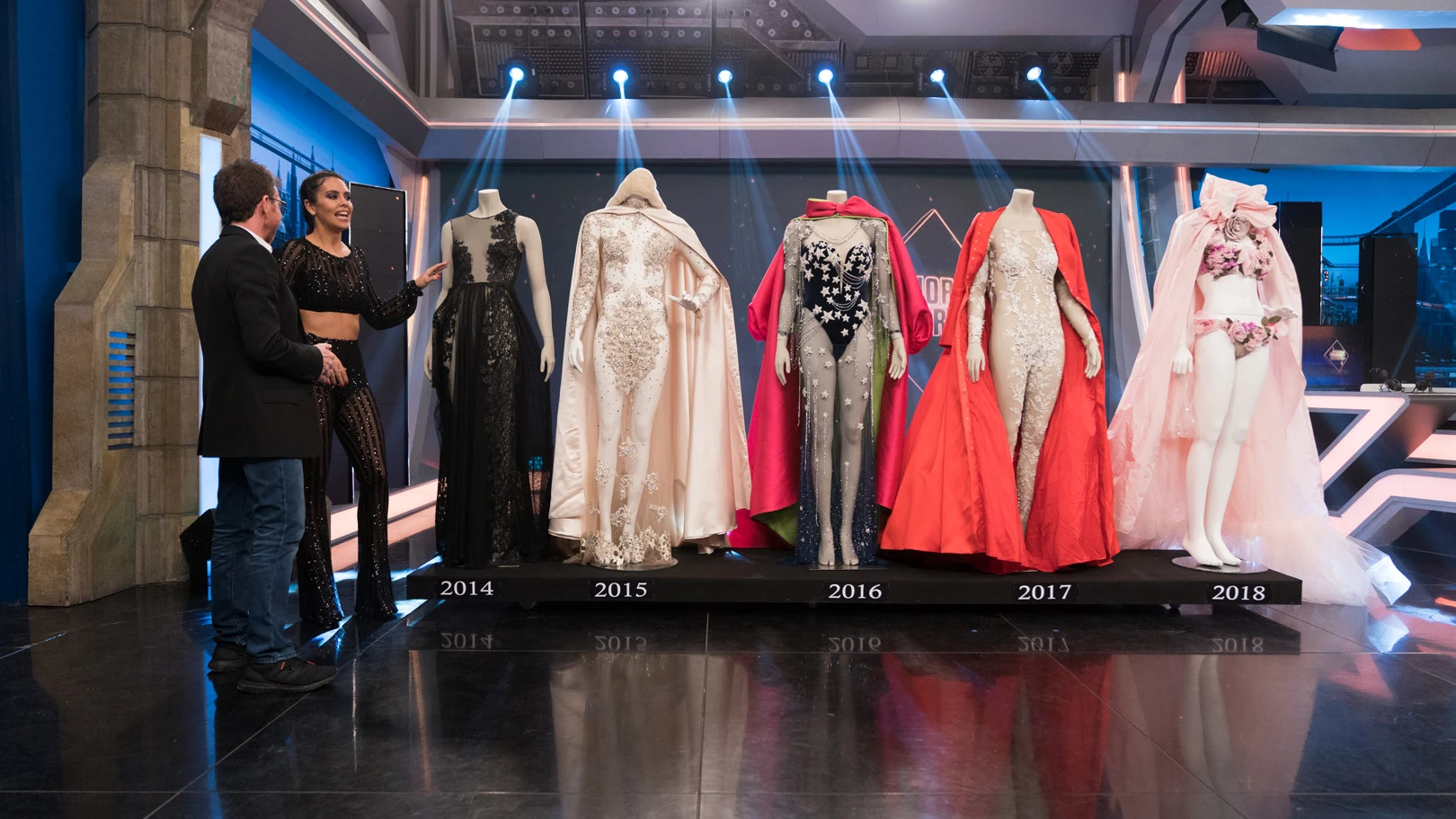 Repasamos junto a Cristina Pedroche los impresionantes vestidos de las Campanadas Repasamos junto a Cristina Pedroche los impresionantes vestidos de las Campanadas