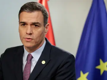 Pedro Sánchez en rueda de prensa tras haber sido propuesto por el Rey como candidato. Pedro Sánchez en rueda de prensa tras haber sido propuesto por el Rey como candidato.