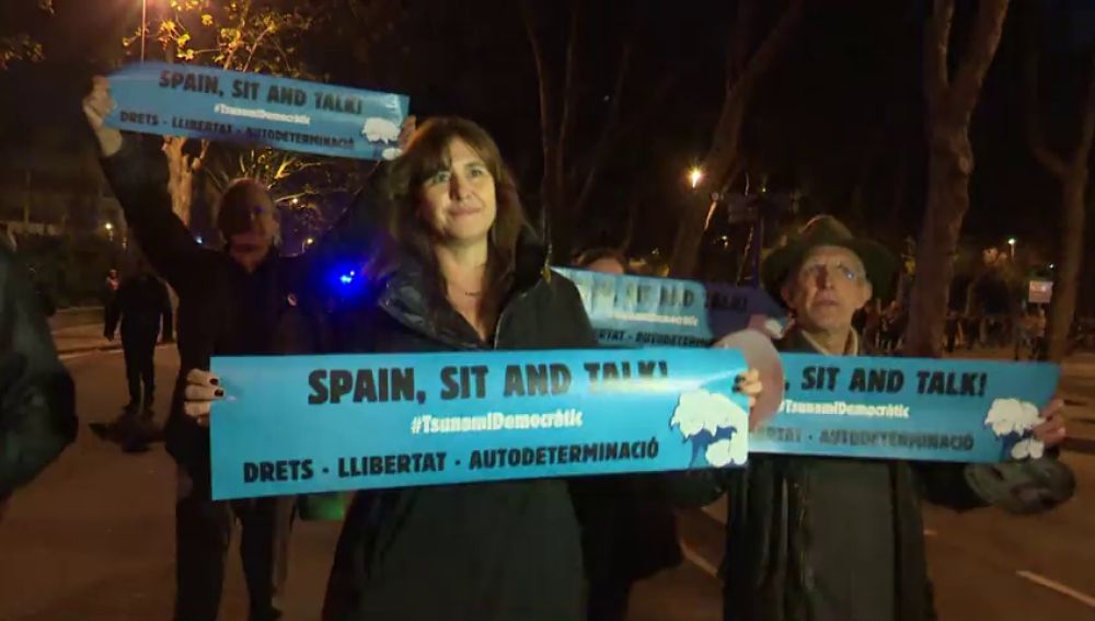 La portavoz de JxCat, Laura Borràs, se suma a la protesta de Tsunami Democràtic