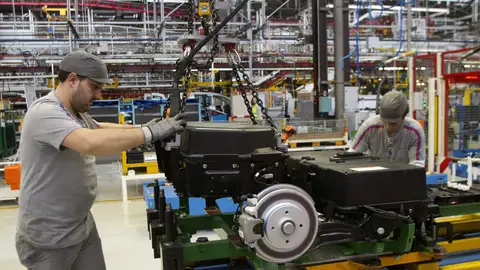 Fiat y Peugeot llegan a un acuerdo de fusión. En España la empresa italoestadonidense cuenta con tres plantas. Fiat y Peugeot llegan a un acuerdo de fusión. En España la empresa italoestadonidense cuenta con tres plantas.