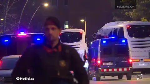 Los autobuses de Barcelona y Real Madrid llegan sin problemas al Camp Nou Los autobuses de Barcelona y Real Madrid llegan sin problemas al Camp Nou