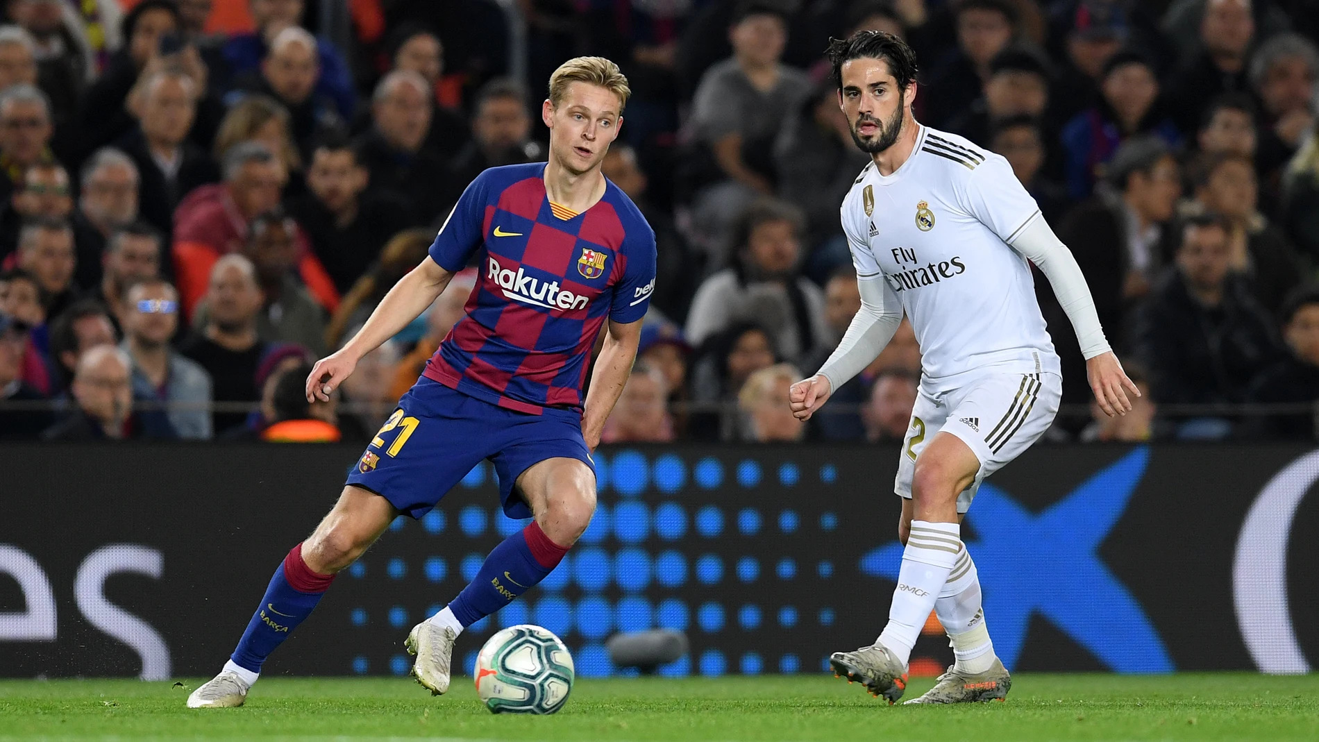 Frenkie de Jong e Isco Alarcón, durante El Clásico Frenkie de Jong e Isco Alarcón, durante El Clásico