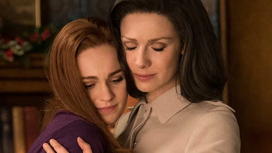 Sophie Skelton y Caitriona Balfe como Brianna y Claire Fraser en 'Outlander' Sophie Skelton y Caitriona Balfe como Brianna y Claire Fraser en 'Outlander'