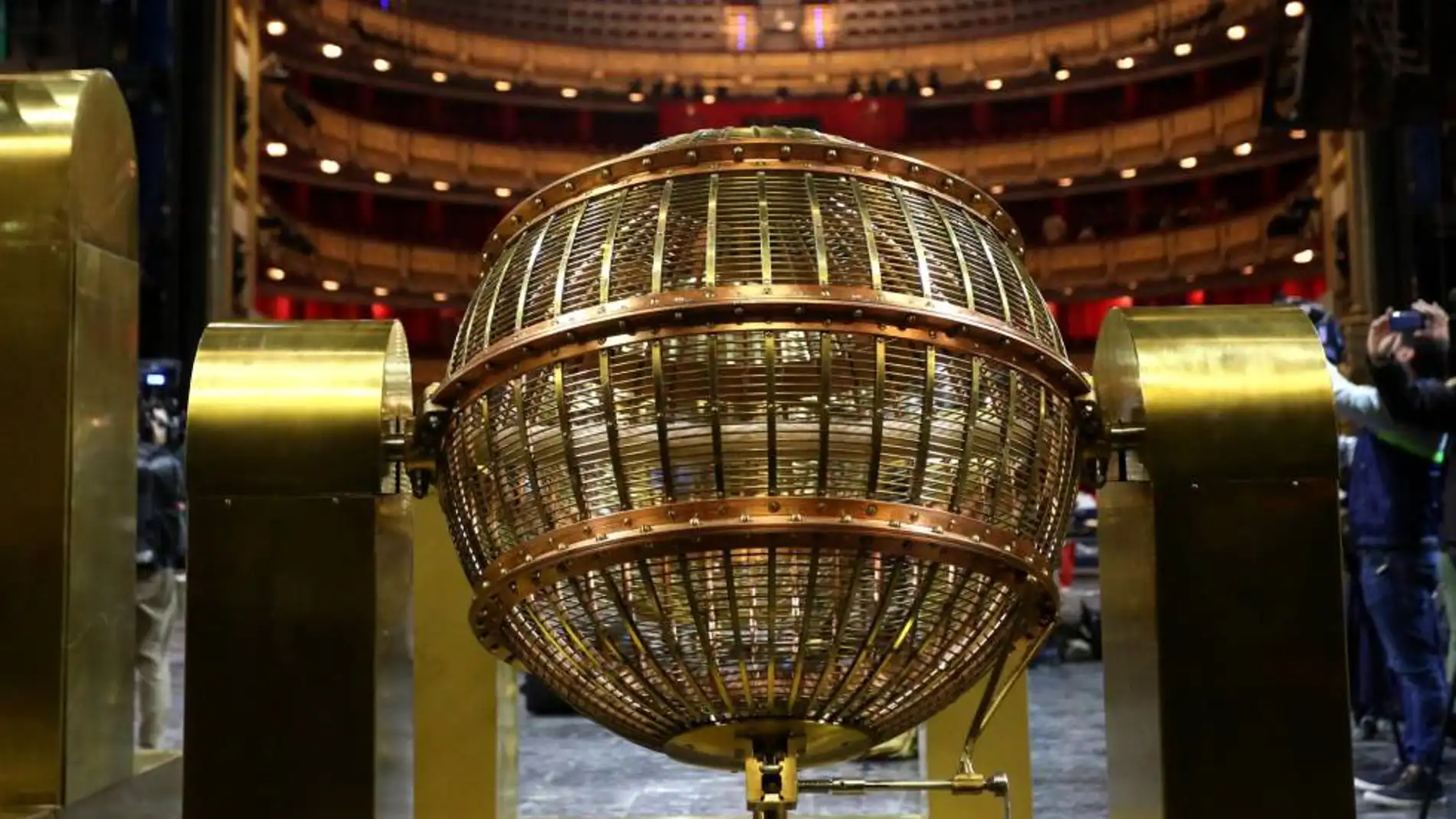 Lotería de Navidad 2020: Los bombos del sorteo de Navidad llegan al Teatro Real de Madrid