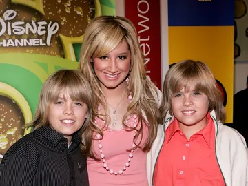 Ashley Tisdale, Dylan y Cole Sprouse Ashley Tisdale, Dylan y Cole Sprouse