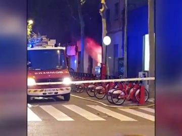 Un incendio en un edificio de Barcelona deja 14 heridos
