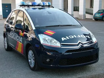 Un hombre ha sido detenido por arrojar a su mujer embarazada desde un coche en marcha en Sevilla. Un hombre ha sido detenido por arrojar a su mujer embarazada desde un coche en marcha en Sevilla.
