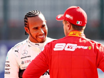 Hamilton habla con Vettel durante un Gran Premio