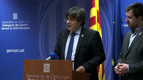 Puigdemont, sobre Junqueras: "España tiene secuestrado a un eurodiputado, pido su libertad inmediata" Puigdemont, sobre Junqueras: "España tiene secuestrado a un eurodiputado, pido su libertad inmediata"