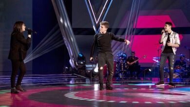 Puro espectáculo con Arkano, Julio Gómez y Sofía Esteban interpretando el exitazo ‘Déjala que baile’ en la Final de ‘La Voz Kids’