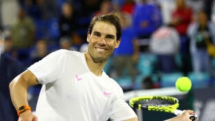 Rafa Nadal sonr&iacute;e