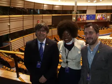 Carles Puigdemont y Toni Comín en la tribuna del Parlamento Europeo Carles Puigdemont y Toni Comín en la tribuna del Parlamento Europeo