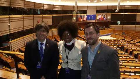 Carles Puigdemont y Toni Comín en la tribuna del Parlamento Europeo Carles Puigdemont y Toni Comín en la tribuna del Parlamento Europeo