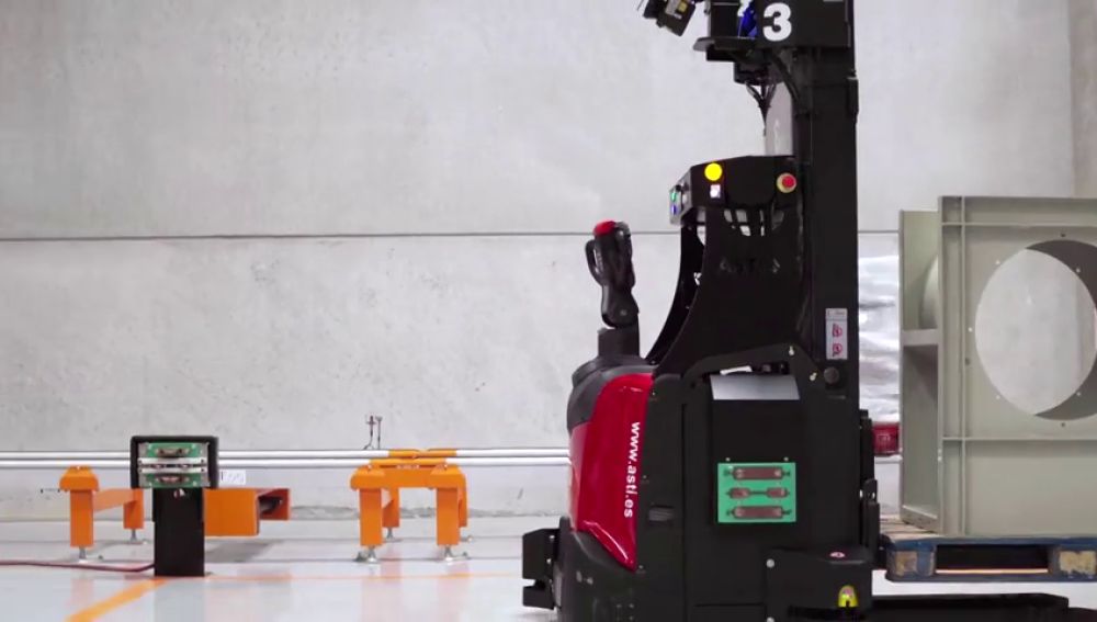 La fábrica sin cables, el lugar donde los robots y los humanos son compañeros de trabajo