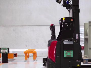 La fábrica sin cables, el lugar donde los robots y los humanos son compañeros de trabajo