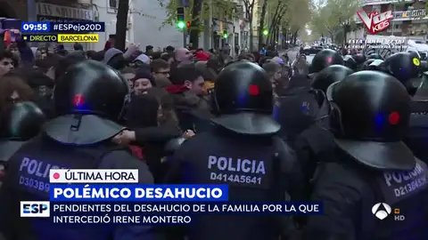 Polémico desahucio en el barrio de Gràcia. lio_cargas