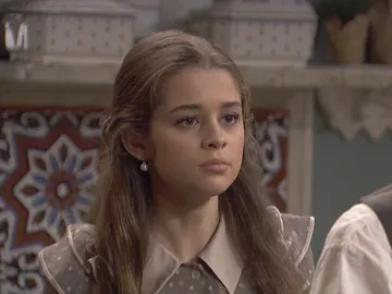 Carolina descubre el gran secreto que su familia le ha ocultado Carolina descubre el gran secreto que su familia le ha ocultado