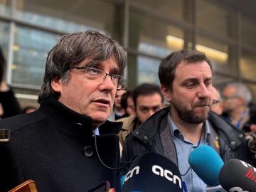 Carles Puigdemont y Toni Comín ante los periodistas