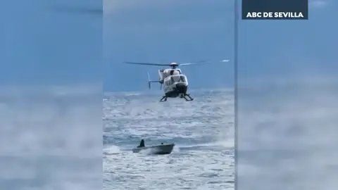 Persecución de un helicóptero a una narcolancha en La Línea Persecución de un helicóptero a una narcolancha en La Línea