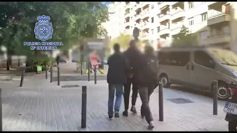 La Policía detiene a un fugitivo de las autoridades suecas en Barcelona La Policía detiene a un fugitivo de las autoridades suecas en Barcelona