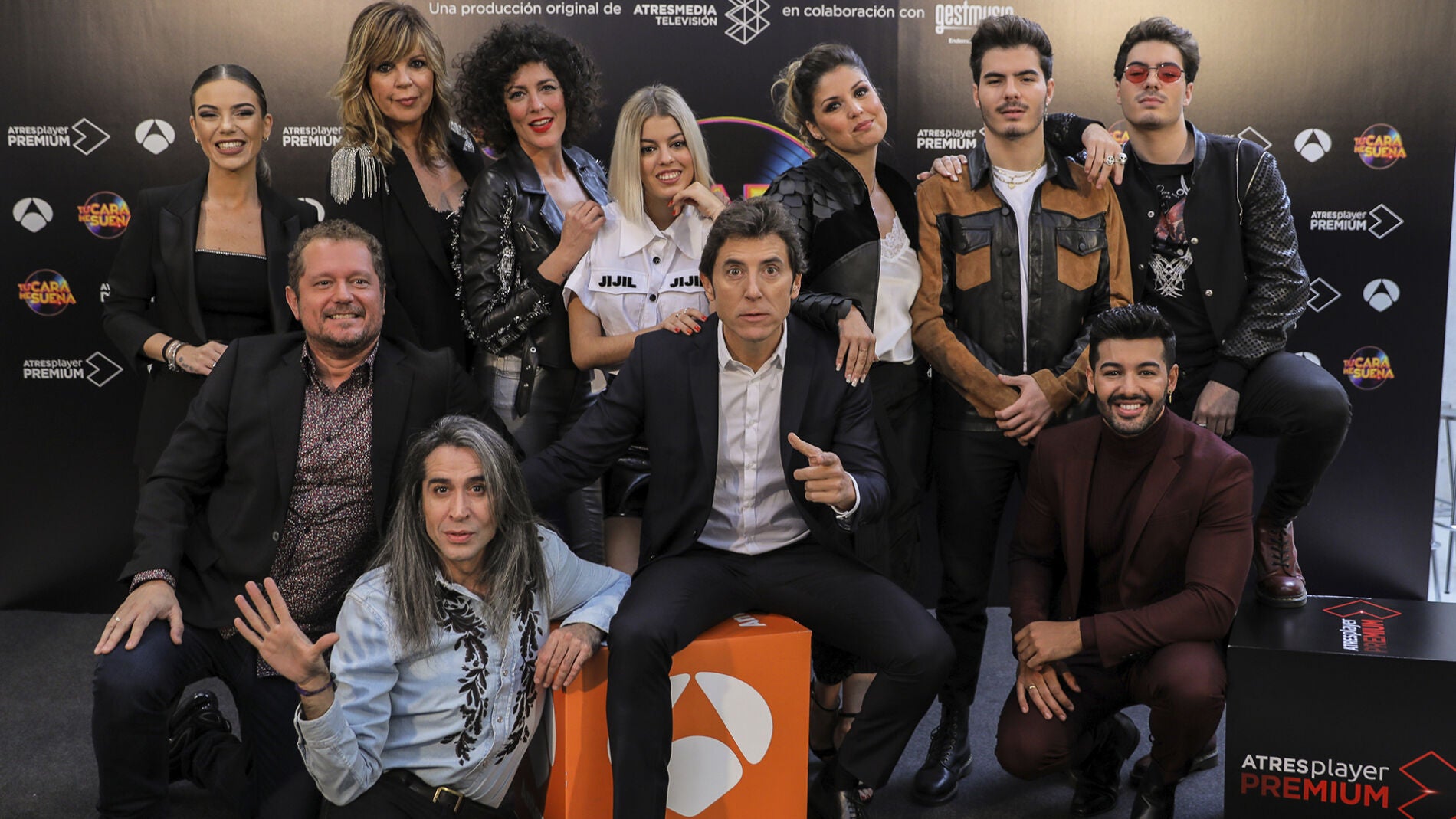 Manel Fuentes junto a los concursantes de la octava edici&oacute;n de 'Tu cara me suena'