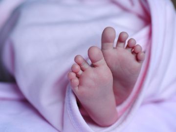 Imagen de archivos pies de un bebé. 