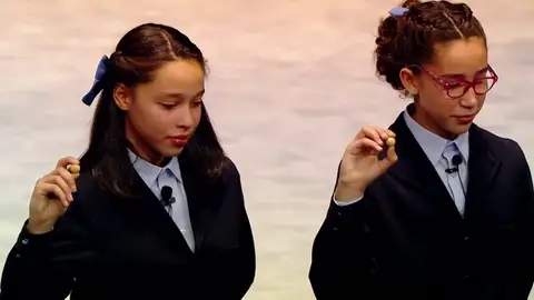 Noura y Elisabeth, las niñas que han cantado el Gordo: "Decíamos que iba a tocar en la primera bola" Noura y Elisabeth, las niñas que han cantado el Gordo: "Decíamos que iba a tocar en la primera bola"