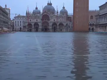 El agua alta llega de nuevo a Venecia y causa la muerte de un conductor en el norte de Italia El agua alta llega de nuevo a Venecia y causa la muerte de un conductor en el norte de Italia