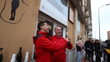 Una escuela de judo reparte El Gordo de la lotería de Navidad