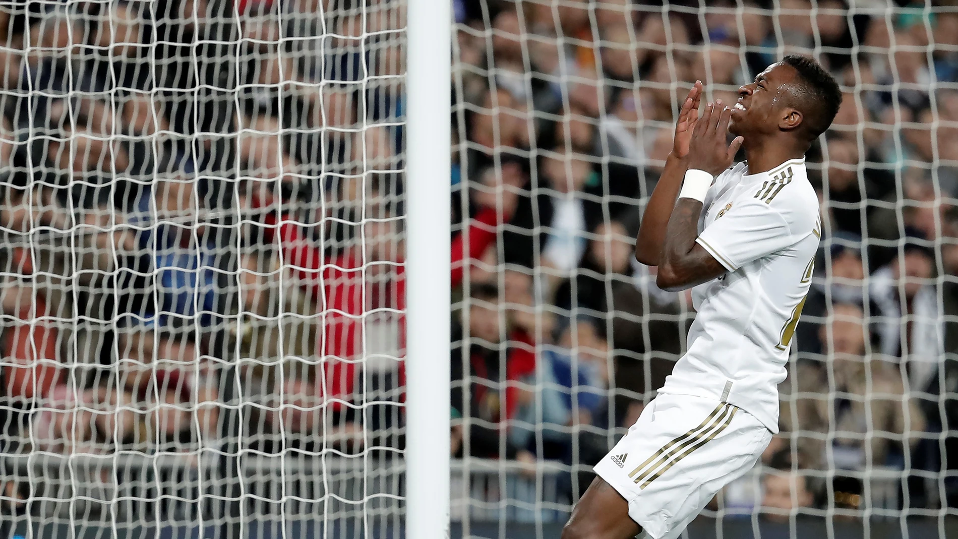 Vinícius se lamenta tras fallar una ocasión Vinícius se lamenta tras fallar una ocasión