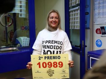¿De dónde salen los carteles y las camisetas con los números premiados?