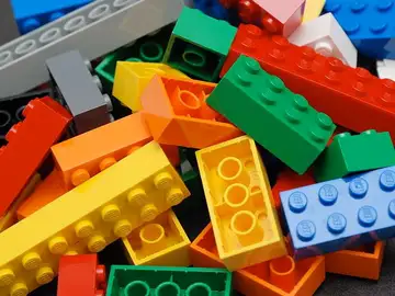 ¿Qué sucede si enfriamos hasta el límite una figura de Lego? ¿Qué sucede si enfriamos hasta el límite una figura de Lego?