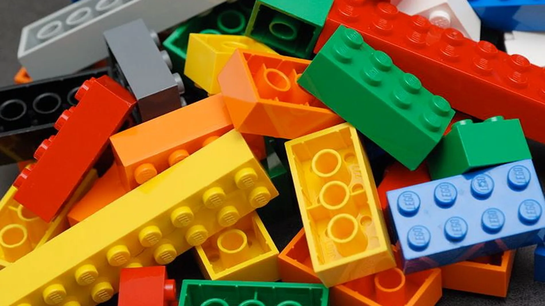 ¿Qué sucede si enfriamos hasta el límite una figura de Lego? ¿Qué sucede si enfriamos hasta el límite una figura de Lego?