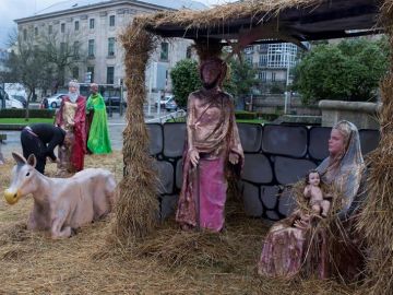 El belén "yonkizombie" de Ourense desata las críticas porque "puede acabar con el espíritu de la Navidad de cualquier familia”