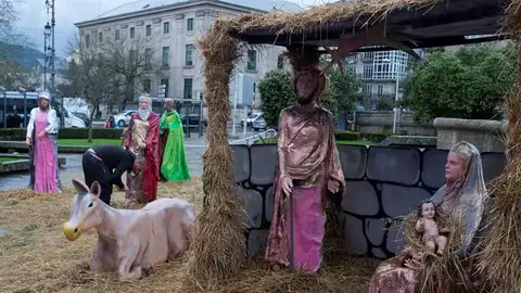 El belén "yonkizombie" de Ourense desata las críticas porque "puede acabar con el espíritu de la Navidad de cualquier familia” El belén "yonkizombie" de Ourense desata las críticas porque "puede acabar con el espíritu de la Navidad de cualquier familia”